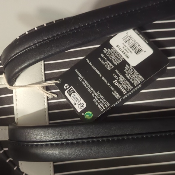 Jack Skelington loungefly backpack - Picture 4 of 4